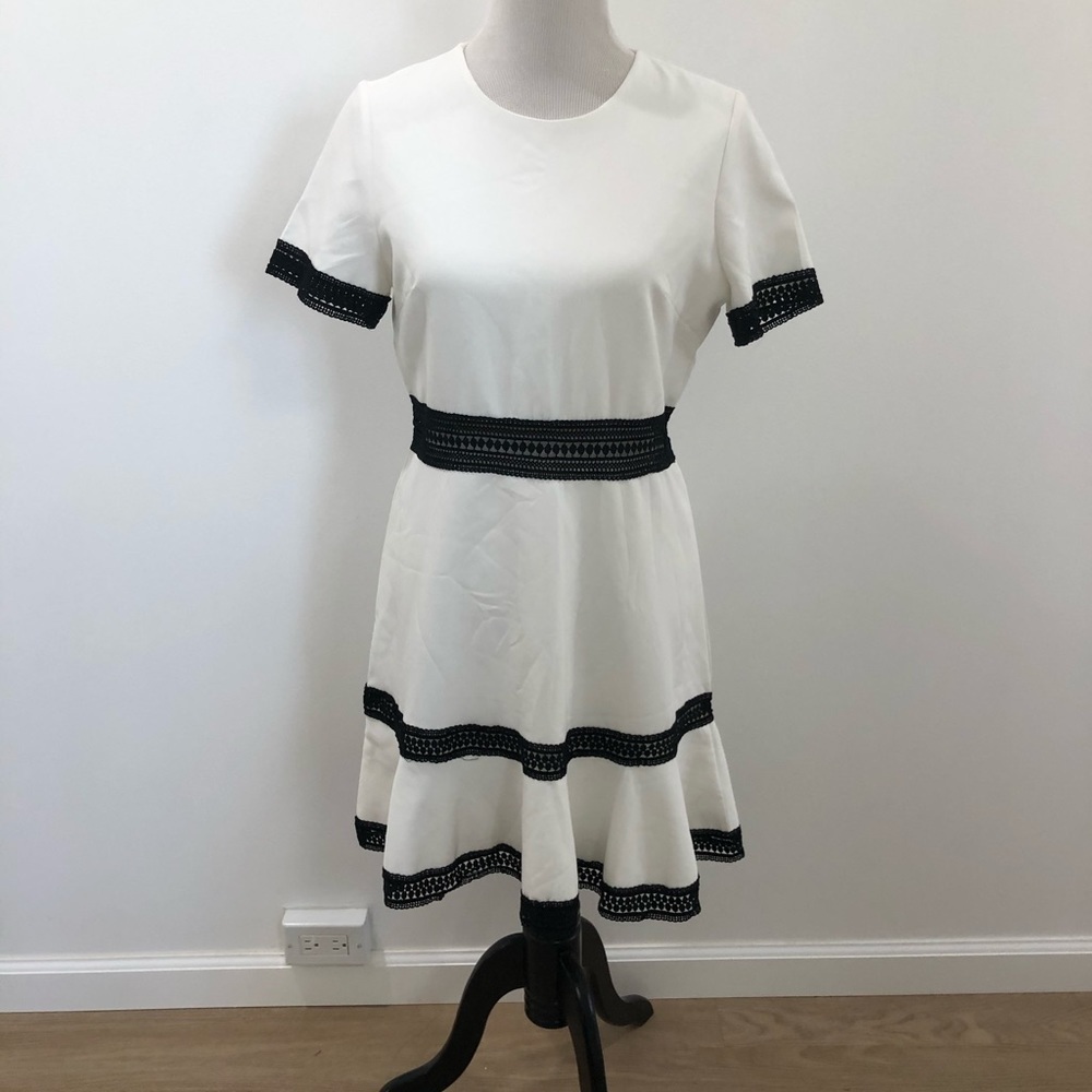 Chic Women's Mini Dress - White and Black - Picture 3 of 7